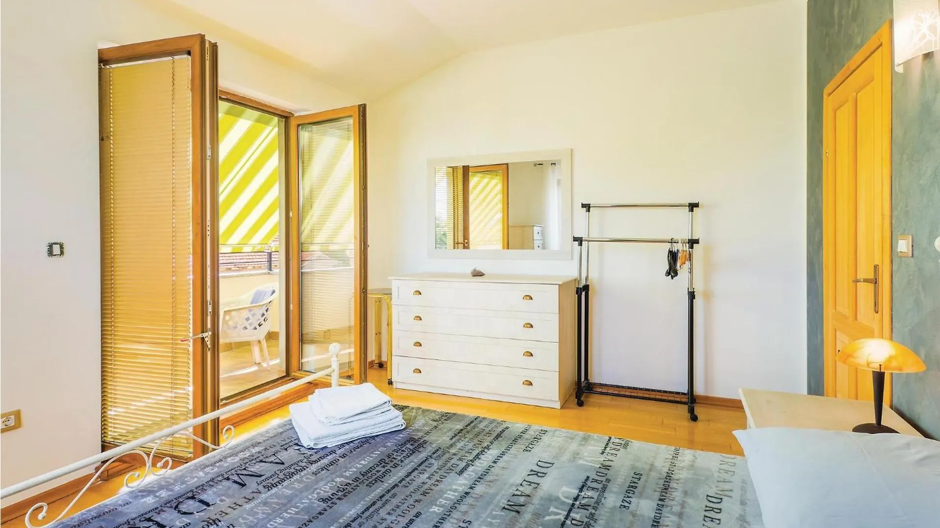 3 Bedroom Awesome Apartment In Viskovo