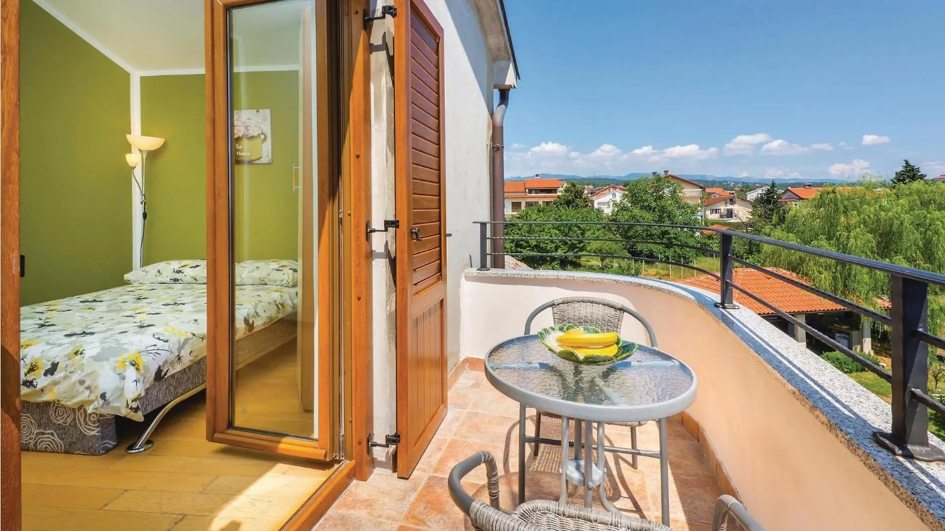 3 Bedroom Awesome Apartment In Viskovo